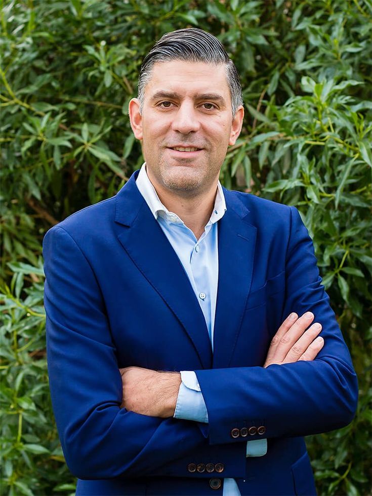 <em>CARLOS G.</em>